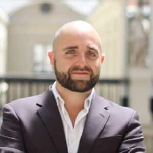 Anton Cristea trabajando en Buenaonda Coworking en Palma